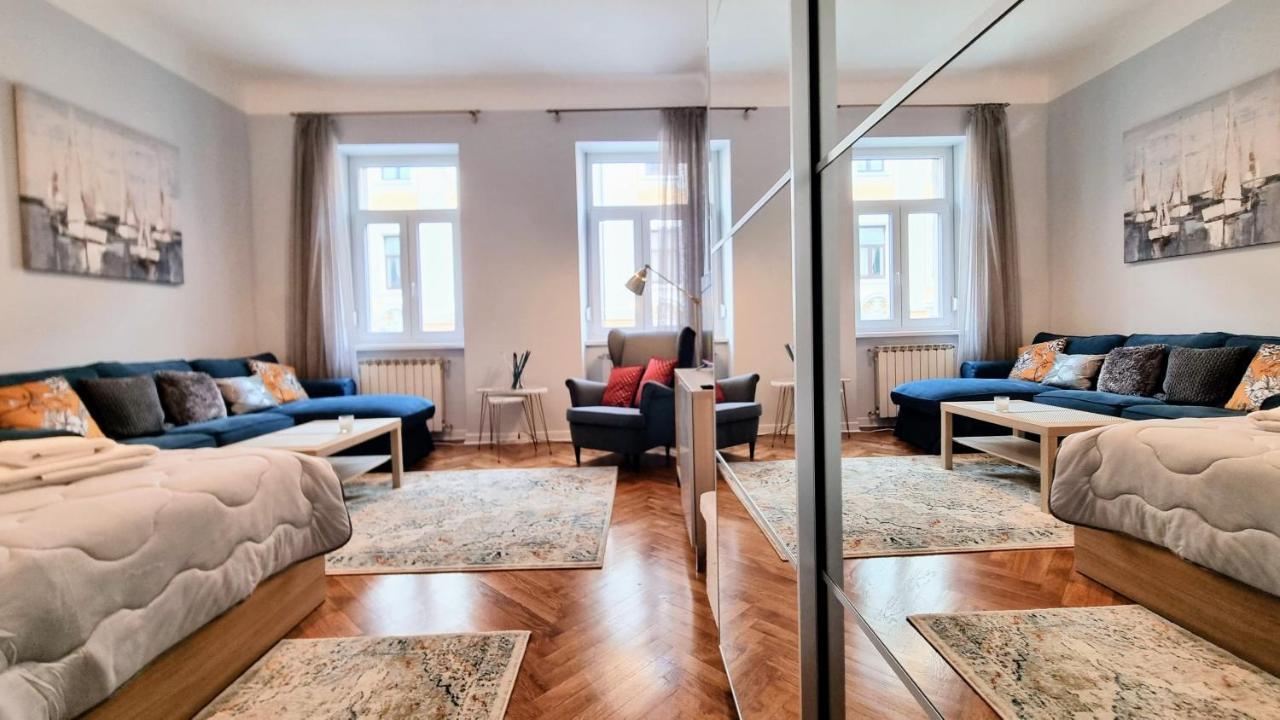 Light Blue Apartment ตรีเอสเต ภายนอก รูปภาพ